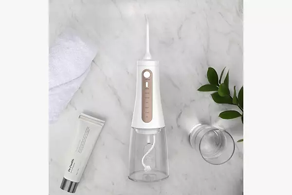 איך לנקות את השיניים בבית